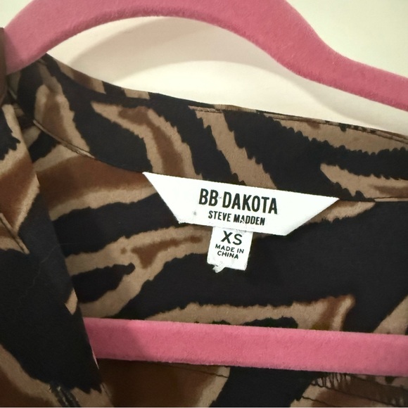 BB Dakota Zebra Print Blouse - NWOT - Picture 2 of 4